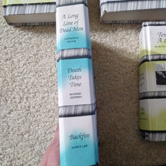 4 Detectives Book Club Books - Picture 11 of 12